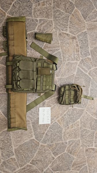 BEGADI Plattenträger in olive