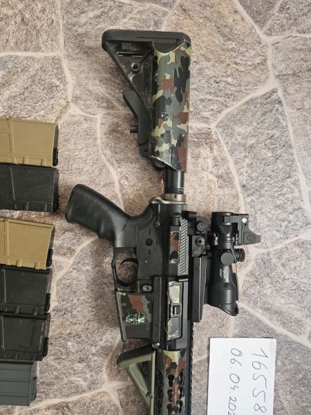 Lonex M4 mit ACOG, Magazinen und Akkus