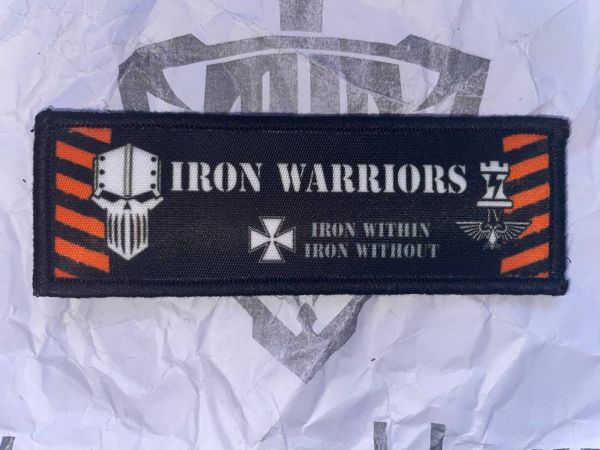 Iron Warriors Banner Patch – Warhammer 40K Stoff Klett Aufnäher Space Marine Legion 11,5×3,9 cm
