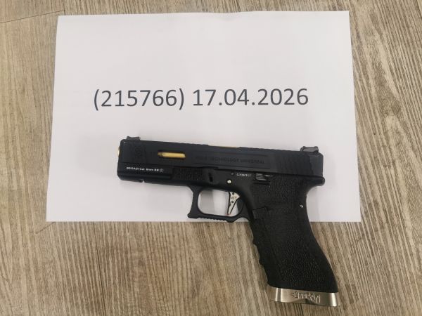 WEI-E G-Force 17 GBB (Schwarz/Gold) inkl. 4 CO₂ Magazinen