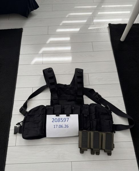 Tasmanian Tiger Chest Rig plus Idogear Magazintasche Schwarz