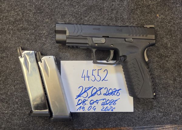 WE XDM 40 GBB mit zwei Magazinen