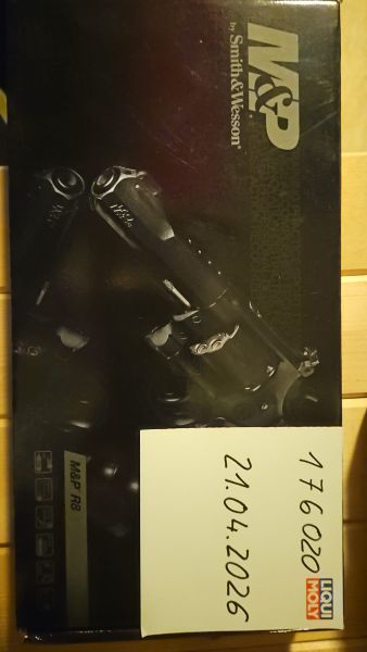 Umarex Smith & Wesson M&P R8 