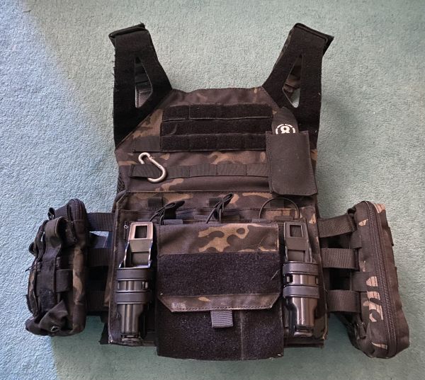 Multicam Black Plattenträger Weste mit vielen Taschen