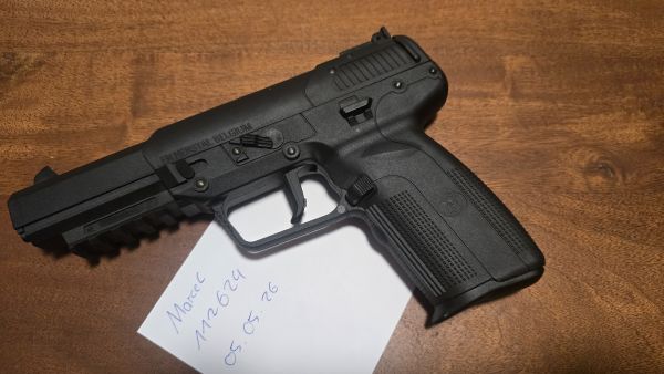 Cybergun [] FN Five-seveN [] GBB [] Neuwertig