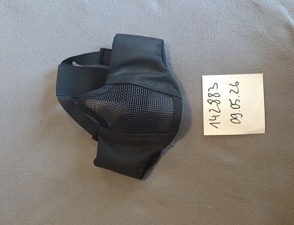 Schutzmaske mit Ohrenschutz