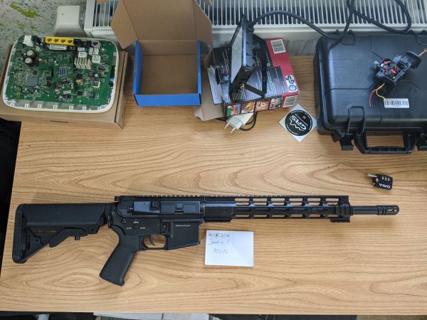 E&C AR15 Lower mit gratis (defektem) Upper