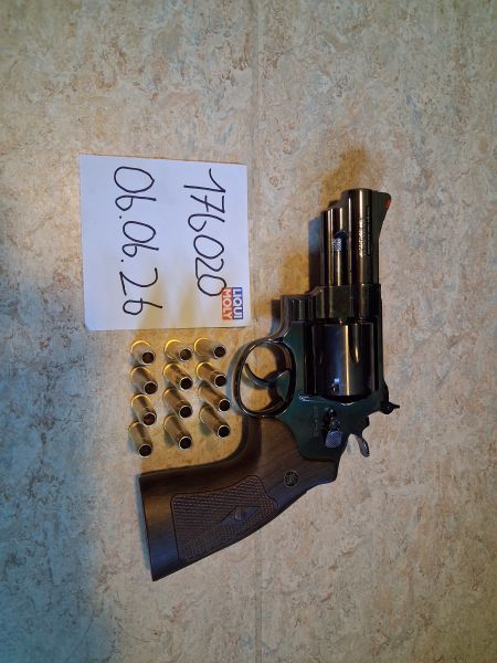Umarex Smith & Wesson Model 29 mit 12 Hülsen