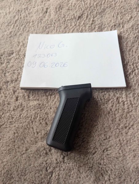 AK Pistol Grip (GBB? oder slim type AEG)