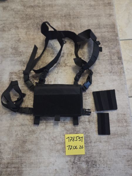 M4 AR15 Chest Rig Schwarz  Neuwertig 