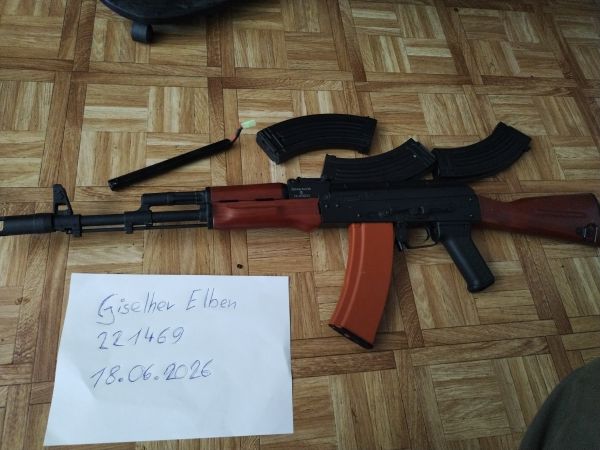 AK-74 mit Holz