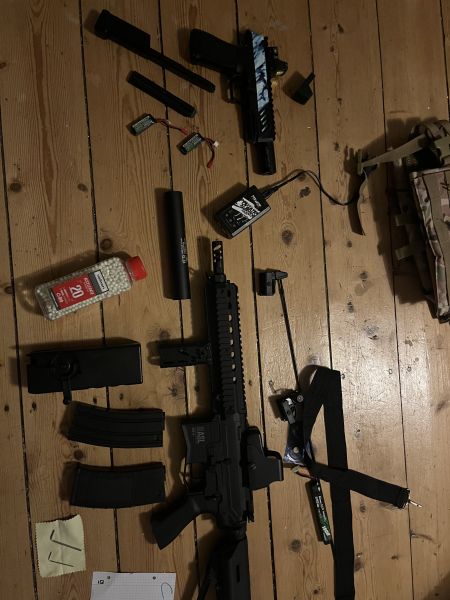 Cyma CM127, Valken Battle Machine Mod-M und Zubehör 