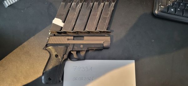 TM P226 + 5 Magazine (DEFEKT)