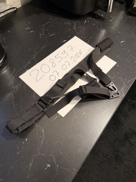 Taktischer Two-Point Sling – Schwarz – Schnellverstellung & Metallhaken