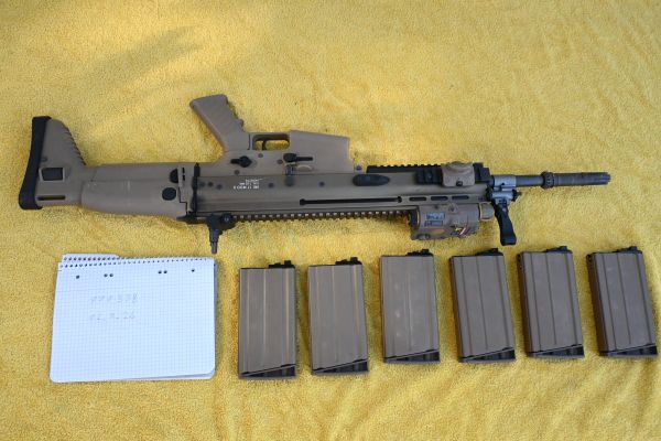 WE Scar-H mit 6 Magazinen