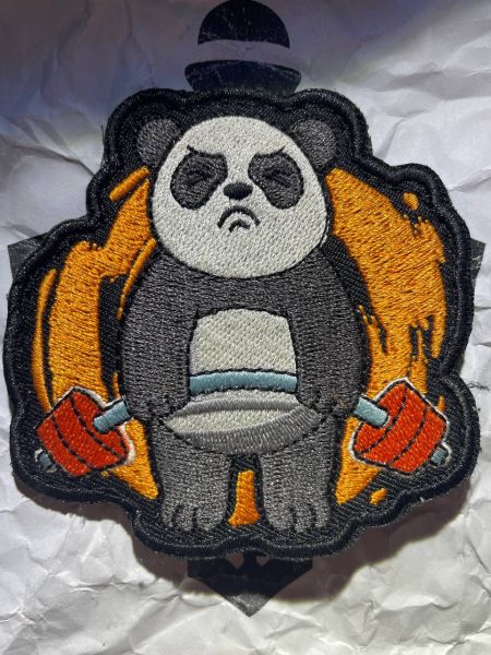 Cartoon Panda Deadlift Patch – Gewichtheben – Embroidery Klett-Aufnäher – 8,3 × 7,8 cm