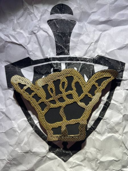 Shaka Hand Mini Patch – Multicam – IR Klett-Aufnäher – 7 × 5 cm