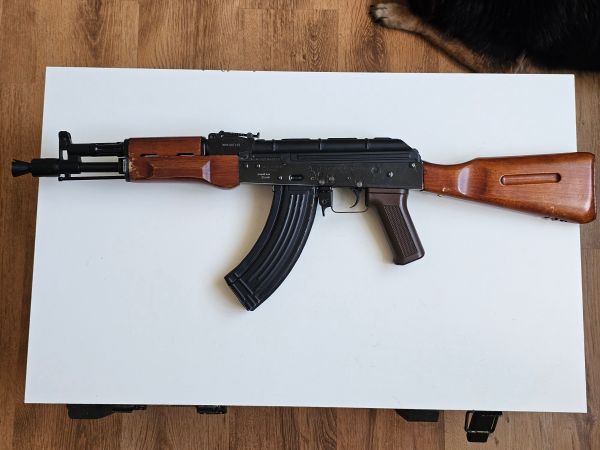 CA AK105 aus Stahl und Holz 