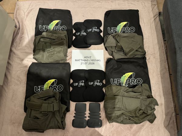 UF PRO Striker Combat – 2x Shirt XL + 2x Hose 36/34, Brown Grey (+ Gratis Knieschutz)