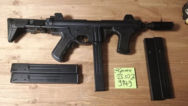 Berretta M12S MP [S&T] mit Tracer, Magazinen und neuem Schaft