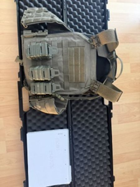 Zentauron Vulcan 3 Plate Carrier mit TASMANIAN TIGER TT Modular Gunners Pack  