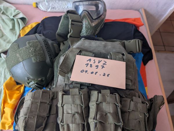 Begadi Weste Dye i 5 Maske und Helm 