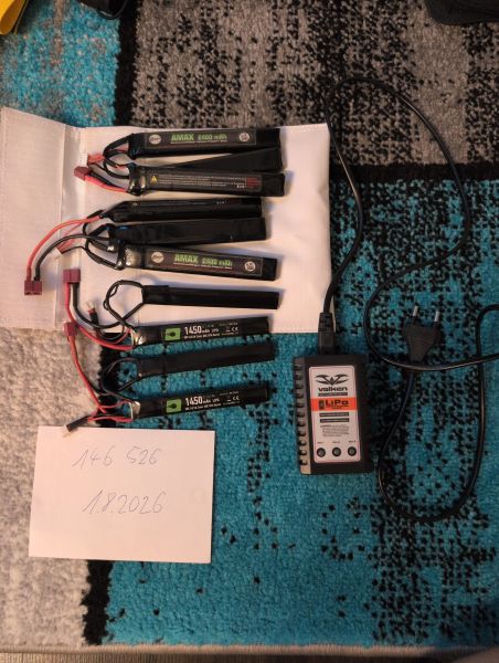 2x 11.1 lipo 2x 7,4 lipo 1x Ladegerät und 1 lipo safe bag