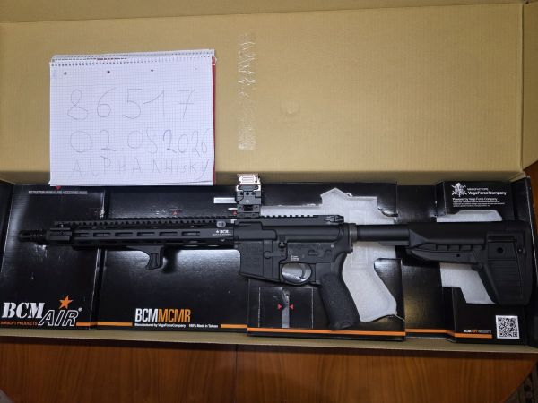 VFC BCM M4 GBBR + VFC Gunfighter Schaft + Aim-O Red Dot + UTG Riser | Top Zustand