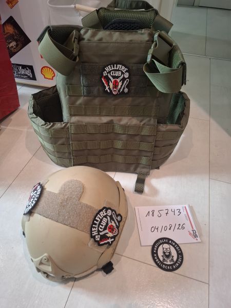 Helm und Plattenträger 