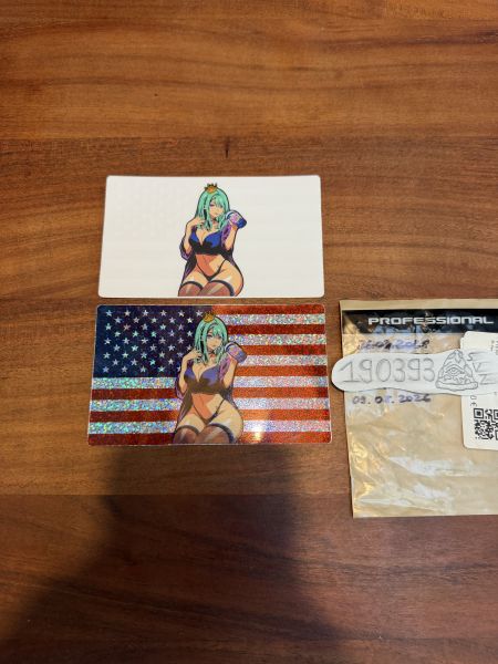 13Systems „Slush Queen“ US Flag Slap 3x5 Sticker GITD Neu FOG