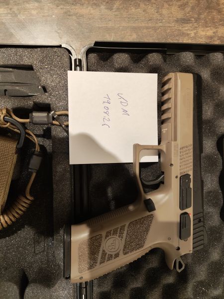 CZ P-09 inkl 3Magazinen und Halfter