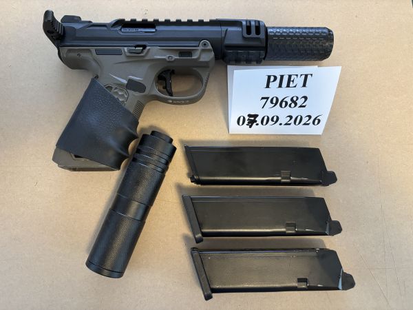 Action Army AAP-01 Custom GBB mit AAP-01C Upper, CNC HopUp, TTI/CowCow + Koffer + 3 Magazine