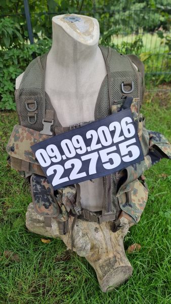 originale Schleswiger Tauwerke Weste in Flecktarn inklusive MG-Panel.