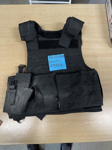 Schwarze Taktische Weste mit schwarzen Uni Stoff Holster 