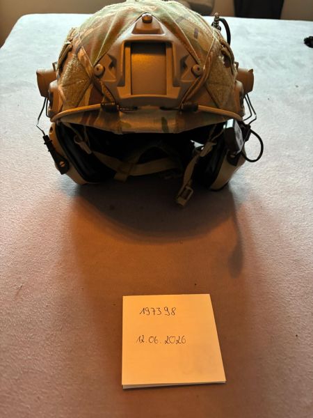 Helm mit Funkheadset, aktiver Belüftung und Zahnschutz
