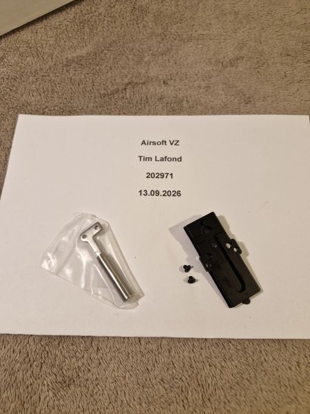 Begadi ArmyArmament R17 RMR-Mount und Ladehebel