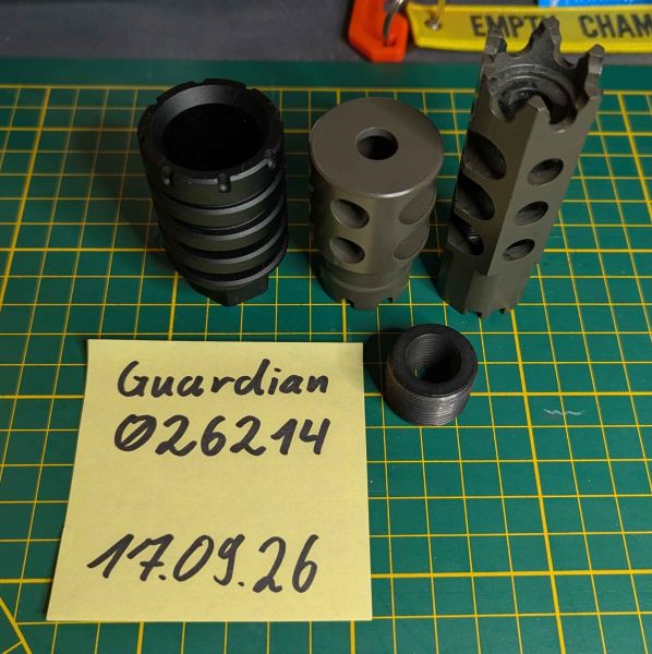 2x AK Flash Hider