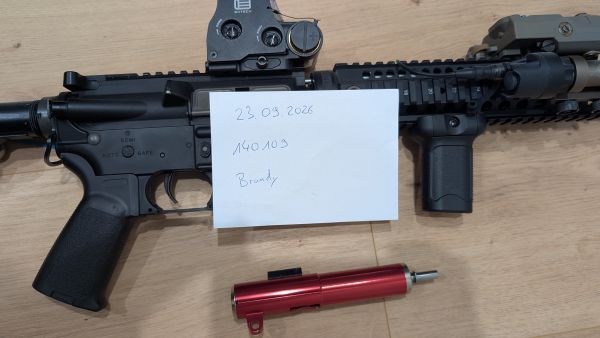 WE Katana M4 mit ASCU und Anbauteilen