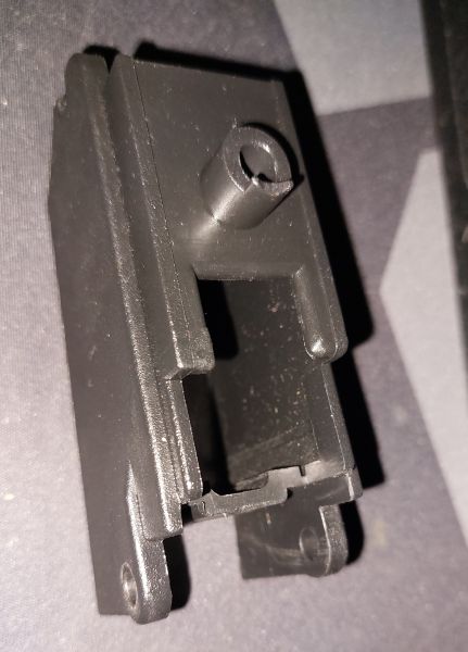 Ares G36 Magazinschacht