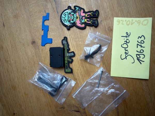 Airsoft-Kleinteile und Patches zu verschenken